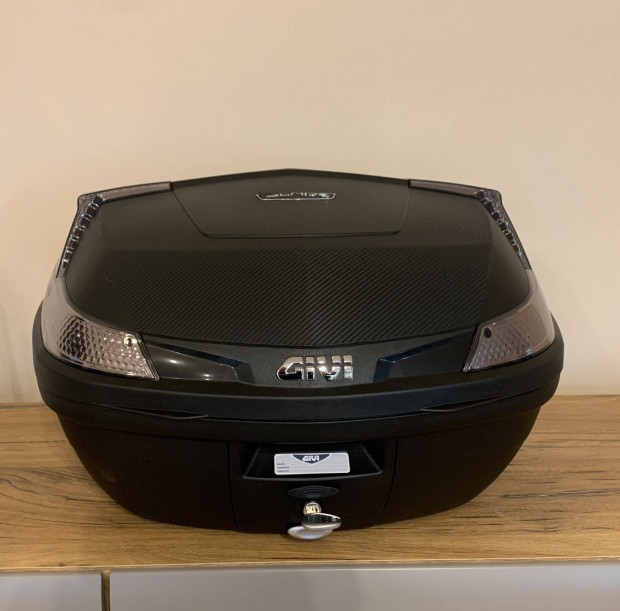 j Givi 47 literes doboz platnival