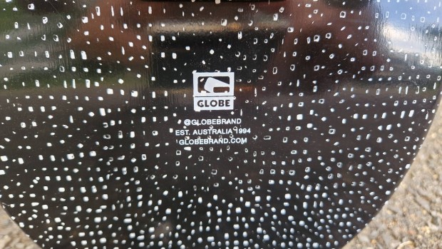 Új Globe gördeszka