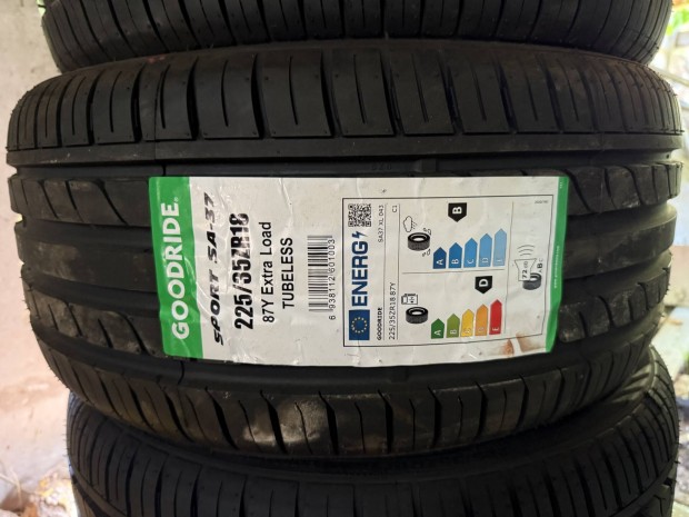 Új Goodride 225/35 R18 ZR18 nyari gumi 4db
