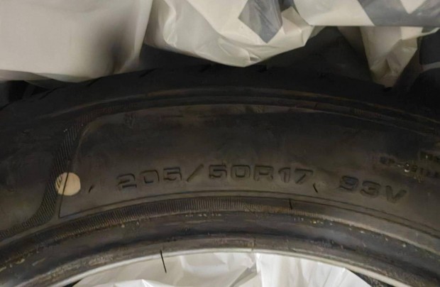 j Goodyear Efficientgrip Performance 2 205/50 R17