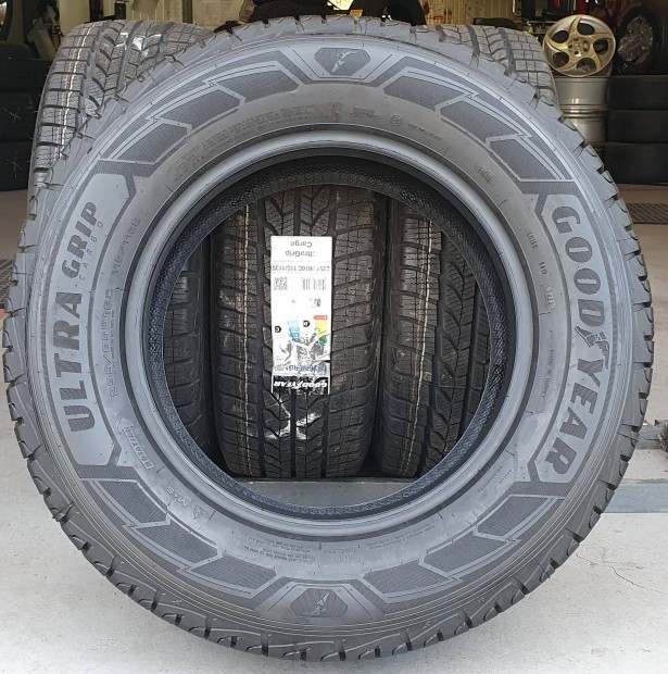 Új Goodyear Ultragrip Cargo 235/65 R16 C" téli gumi 4db /T193