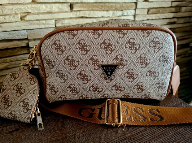 j Guess ni monogram oldaltska 