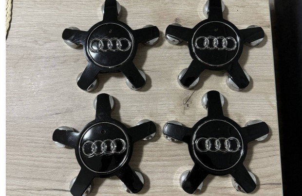 Új Gyári AUDI csillag felnikupak szett (4 db)