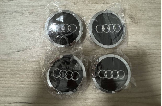 Új Gyári AUDI fekete felnikupak szett (4 db)