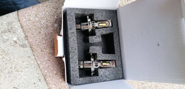Új H4 LED izzó 2 db nagyon erős fény