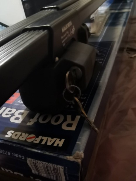 Uj Halfords,csomagtarto tetokorlatos autokhoz... 