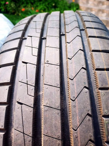 �j Hankook Ventus prime 4 215/65 R17 ny�ri gumi