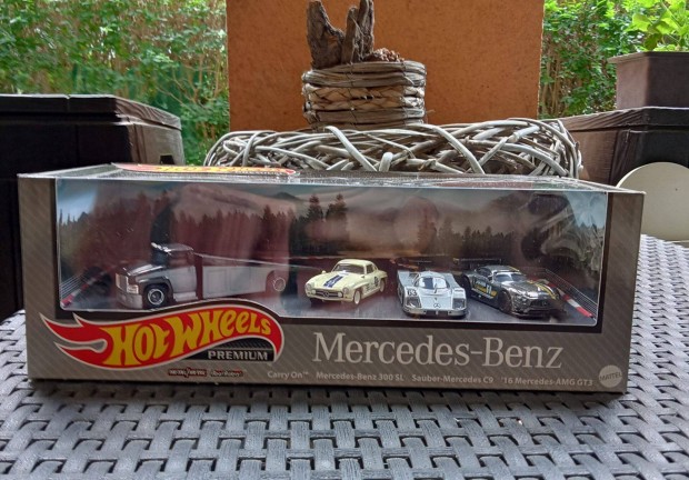 j Hot Wheels Mercedes diorama 1: 64