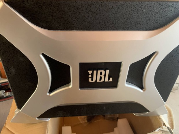 Új JBL Basspro 2 aktív mélynyomó