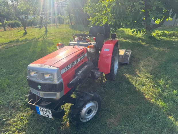 j Japn kis traktor 18le