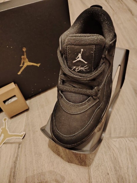Új Jordan 4 női cipő