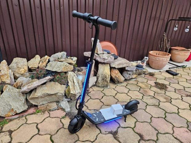 �j K2 �j elektromos roller gyerekeknek 2.5Ah 21.6V 130W motor Maxim�li