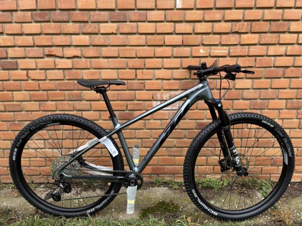 j KTM Myroon Elite karbon vzas mtb