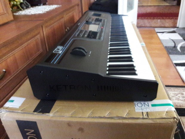 j Ketron SD9 Pro 3 v garancia, extra tartalommal