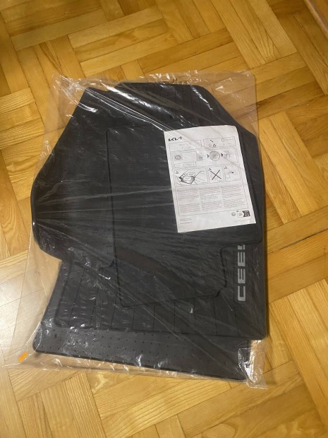 j,Kia Ceed gyri gumisznyeg garnitra 