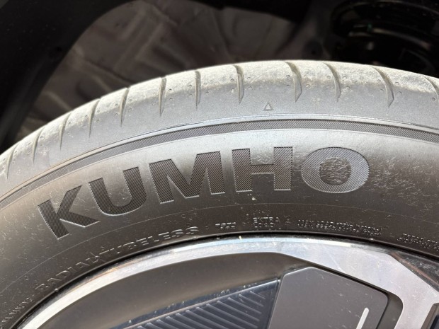 Új Kumho Ecstaps71 235/50 R19 autógumi