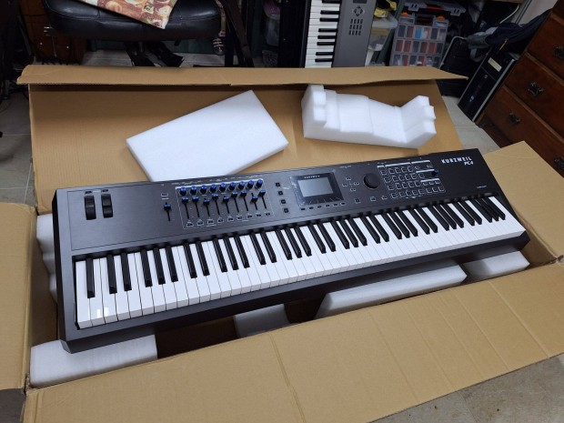 Új Kurzweil PC4 88 workstation, színpadi zongora gyári dobozában