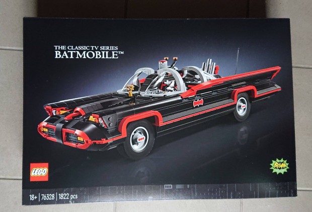 j LEGO DC - Batman - Batmobile (76328)