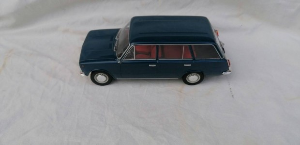 j Lada 2102 Combi 1:18 eredeti dobozban ( kk - Piros belsvel )