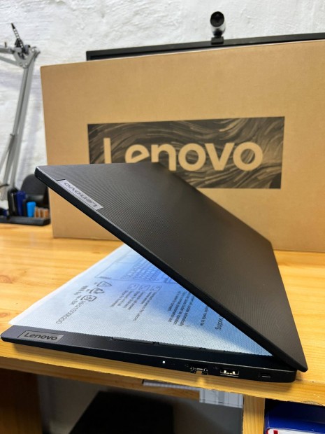 j Lenovo V15 G2 AMD Ryzen 5 Notebook