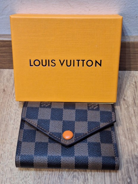 j Louis Vuitton sorszmozott damier pnztrca 