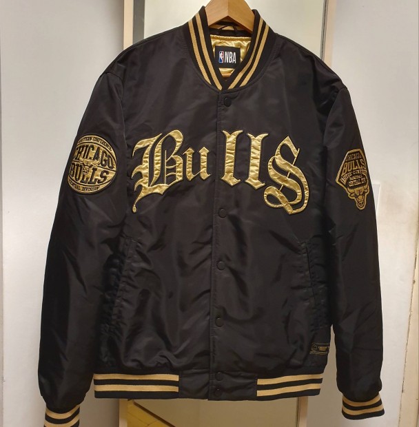 j M-es Chicago Bulls NBA varsity bomber dzseki kabt