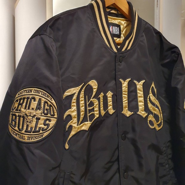 j M-es Chicago Bulls NBA varsity bomber dzseki kabt