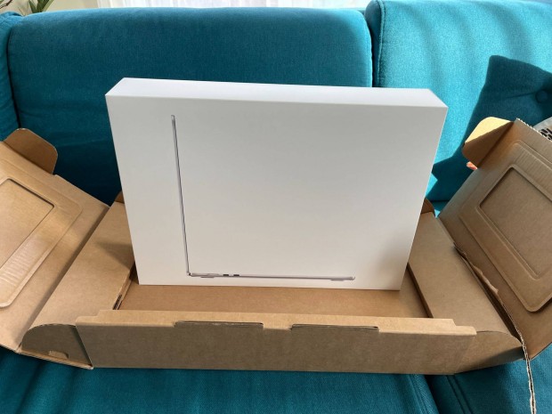 j Macbook Air M3 16GB RAM 512Gb SSD Asztroszrke