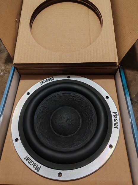 Új Magnat Ad250 mélynyomó subwoofer eladó