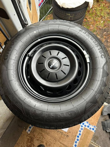 j Man - VW Crafter 235/65R16C nyriszett