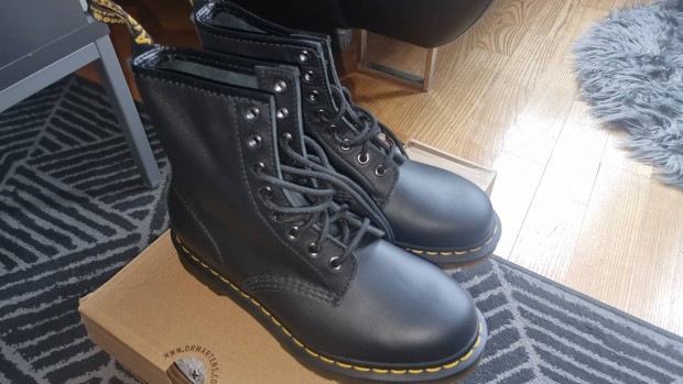 j Martens bakancs 38