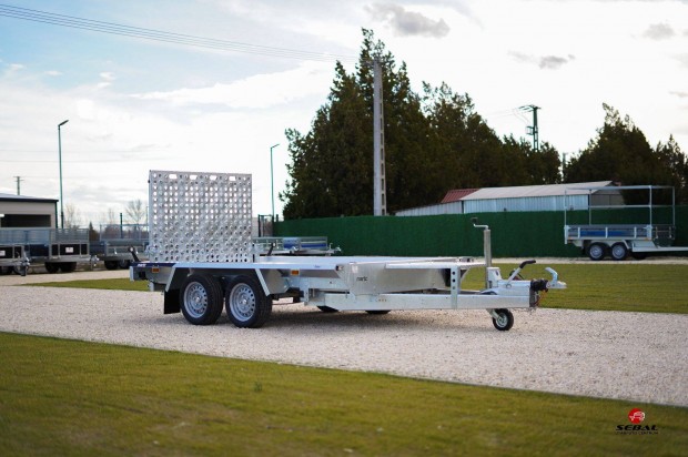 Új Martz Bau 300 (2700 kg-os) gépszállító utánfutó