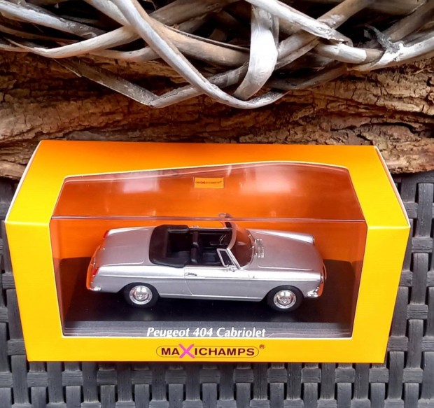 j Maxichamps Peugeot 404 Cabrio 1:43 modell