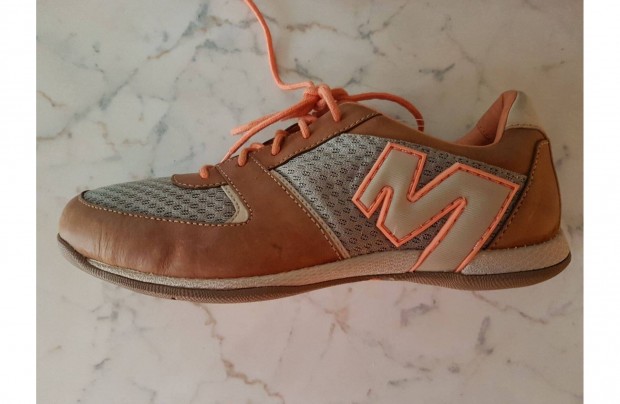 Új Merrell Barna-Szürke utcai sportcipő Merrell logóval 37méret