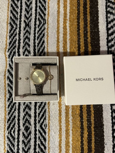 Uj Michael Kors noi karora