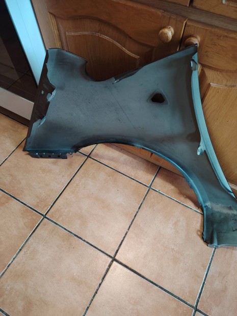 Új Mitsubishi Colt jobb első sárvédő