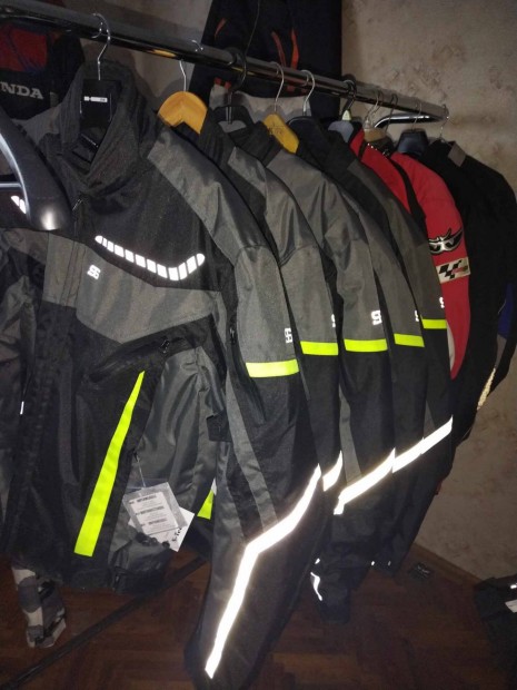 j Motoros felszerelsek kabtok-nadrgok buksisakok 