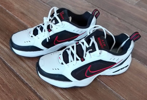 Új Nike Air Monarch IV férfi cipő 42-es méretben fekete-fehér