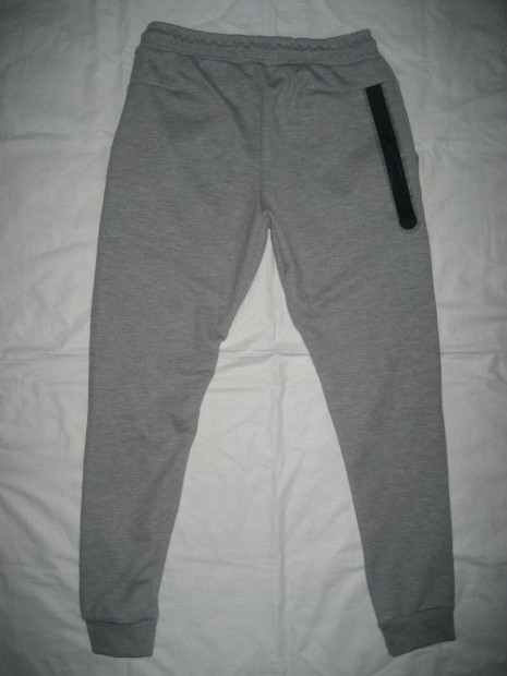 j Nike fleece nadrg. S-es