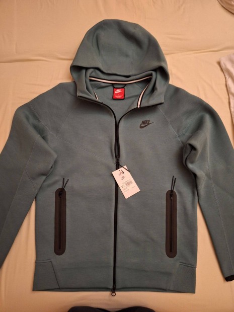 j Nike tech fleece. fels elad