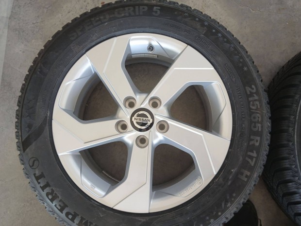 Új Nissan Qashqai X-Trail 17" alufelni felni új téli gumikkal 5x114.3