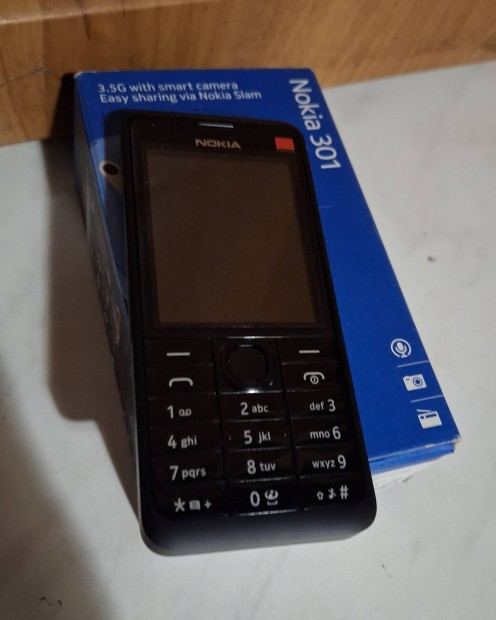 j Nokia 301 Hagyomnyos nyomgombos telefon 