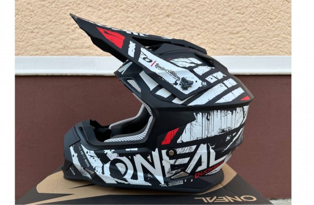 �j Oneal 2 series fekete/feh�r enduro, mx, cross sisak, buk�sisak (M)