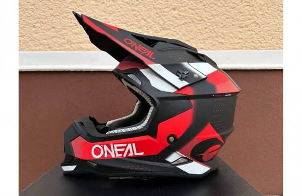 �j Oneal 2 series fekete/piros enduro, mx, cross sisak, buk�sisak (M)