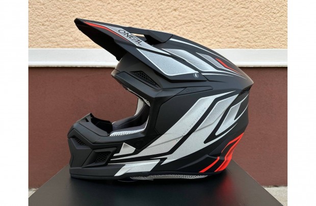 Új Oneal 3 SRS fekete/fehér/piros enduro, mx, cross sisak (M/L)