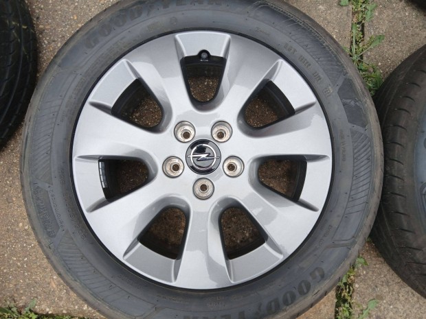Új Opel Combo Toyota Proace City alufelni felni nyári gumikkal 5x108