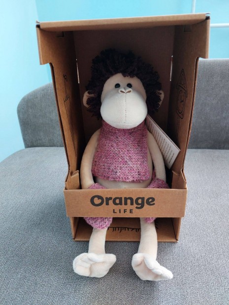 j Orange Toys Jozzi a plss majom sllal kesztyben hzikban