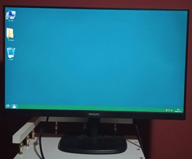 j Philips 27 LED Monitor