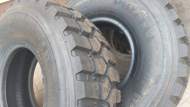 j Pirelli Pista 365/85 R20 Gumiabroncs 4 db