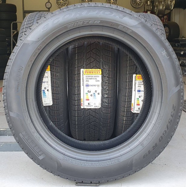 j Pirelli Scorpion Winter Elect 235/60 R19 tli gumi 4db 2024. /T146
